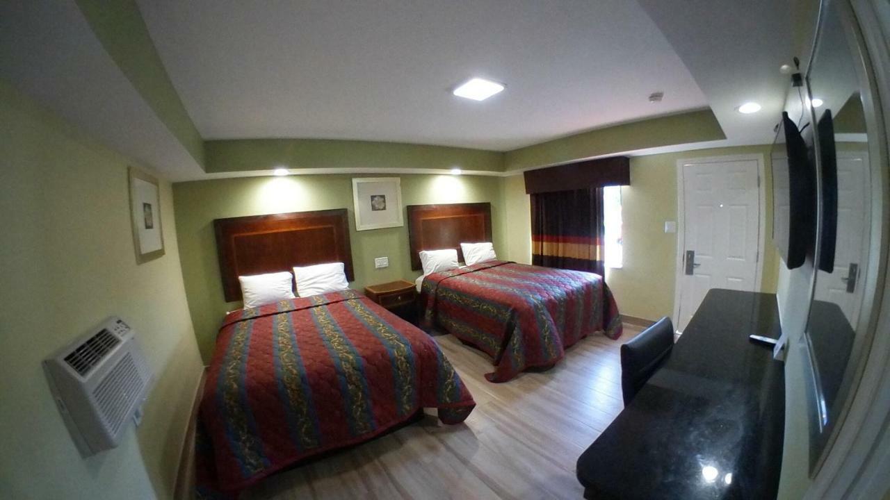 Travel Inn Of ריביירה ביץ' מראה חיצוני תמונה