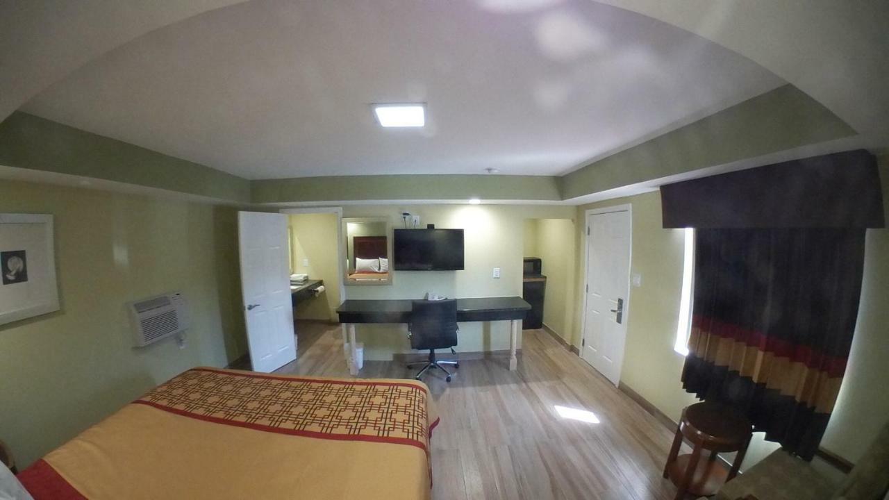 Travel Inn Of ריביירה ביץ' מראה חיצוני תמונה