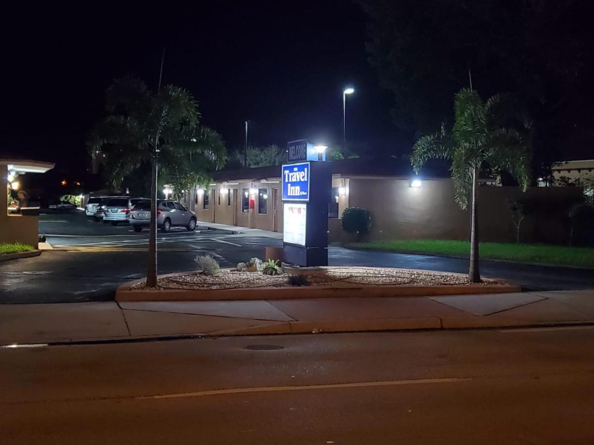 Travel Inn Of ריביירה ביץ' מראה חיצוני תמונה